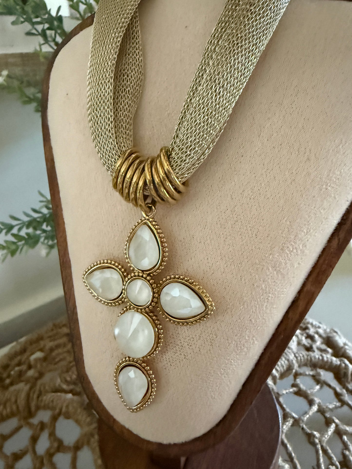 At The Cross Mesh Necklace Gold