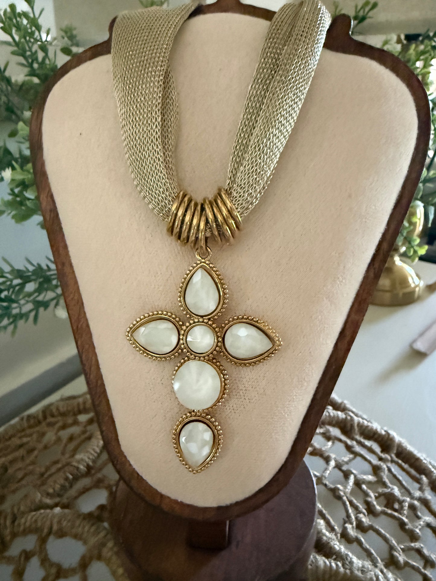 At The Cross Mesh Necklace Gold