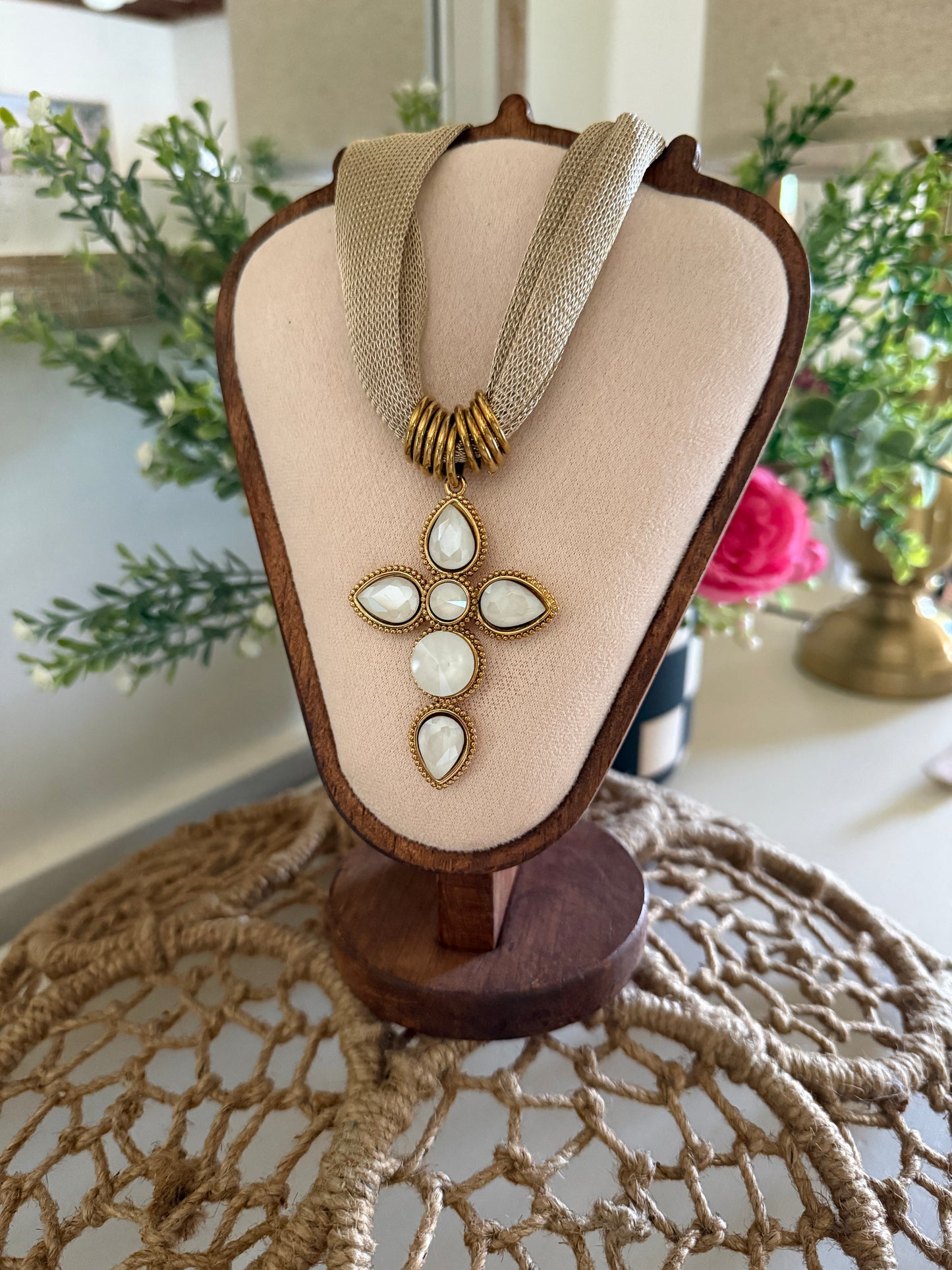 At The Cross Mesh Necklace Gold